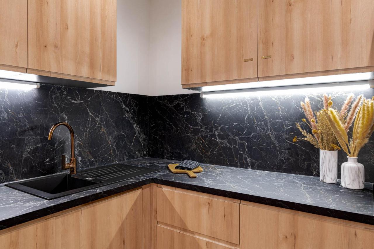 Gorgeous 2 Bedrooms Apt Great Kitchen, Center Apartment Nice