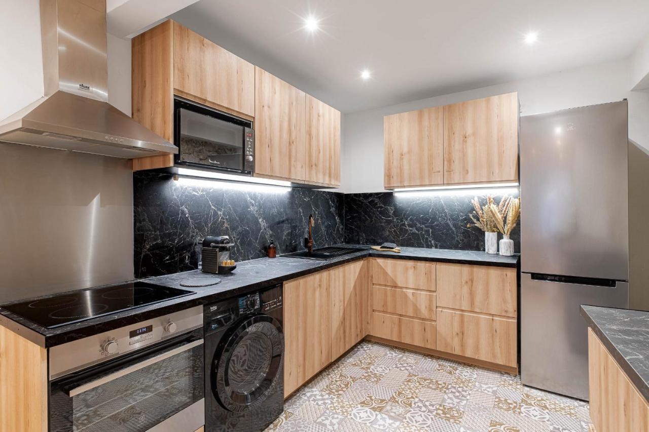 Gorgeous 2 Bedrooms Apt Great Kitchen, Center Apartment